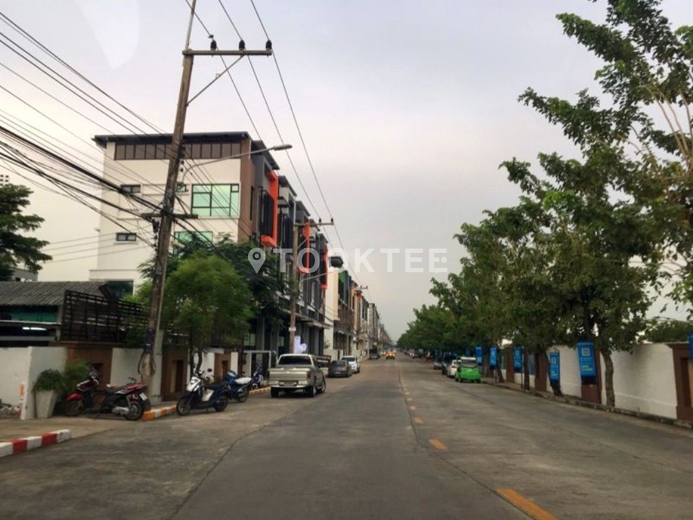 สถาพร