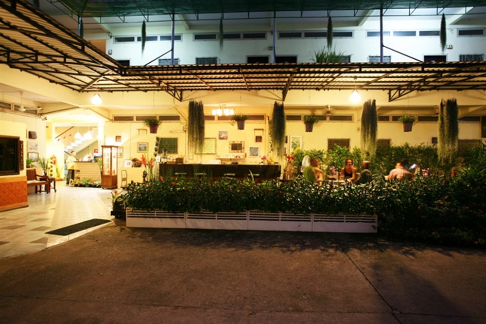 รชตะ, โรงแรม